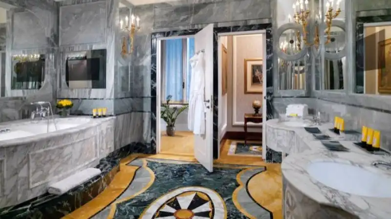 st regis roma bagno suite