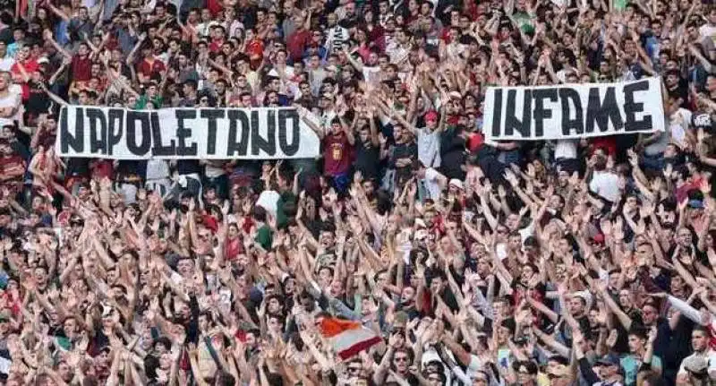 striscione all'olimpico contro i napoletani 