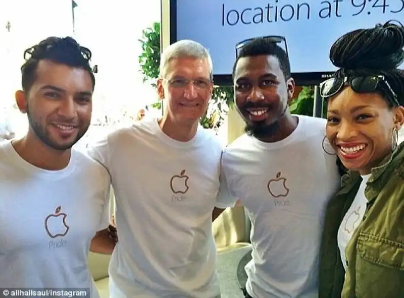 TIM COOK APPLE GAY PRIDE 