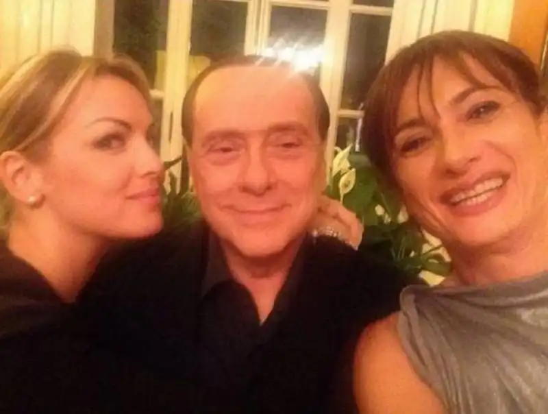 vladimir luxuria selfie berlusconi pascale