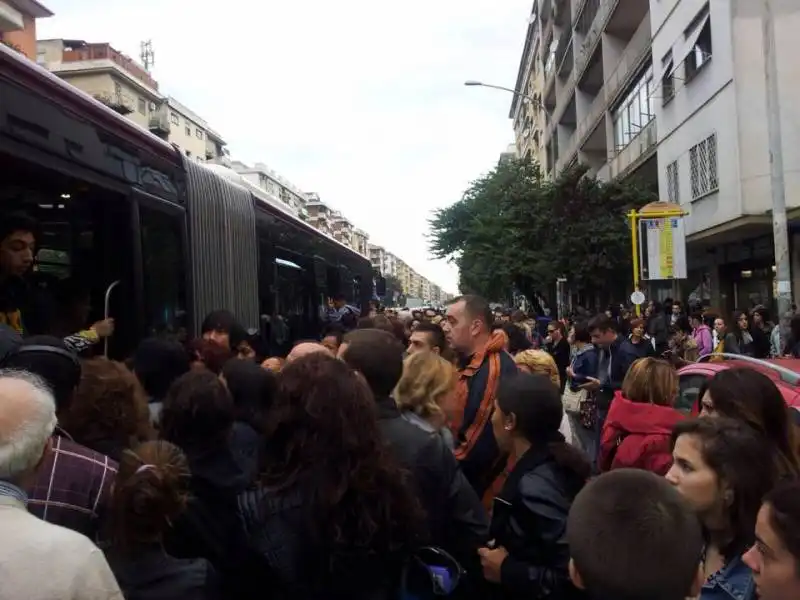 atac deraglia un treno della metro di roma   1