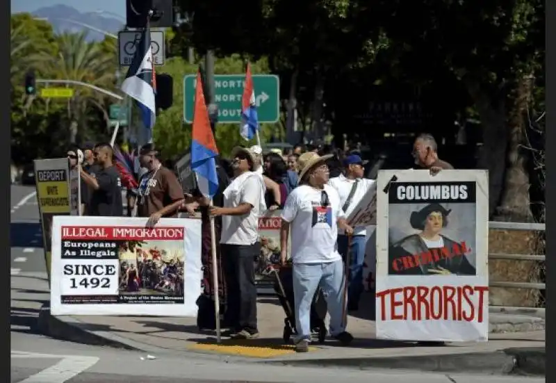 columbus day proteste cristoforo colombo era uno sterminatore  10