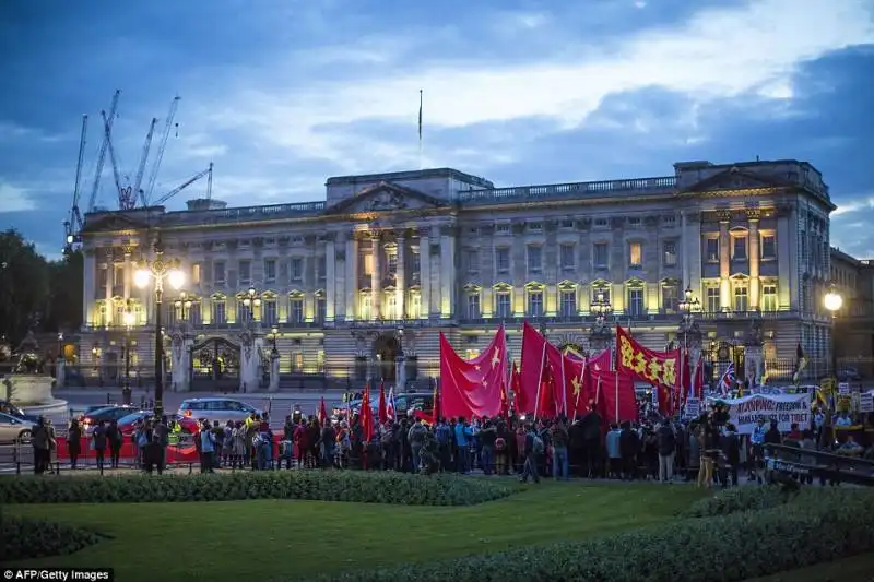 contestazione pro tibet a buckingham palace