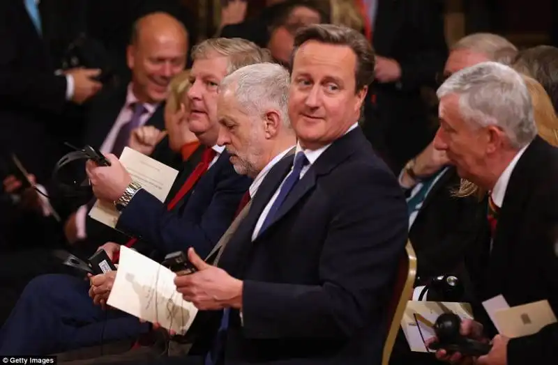 david cameron e jeremy corbyn durante il discorso di xi jinping