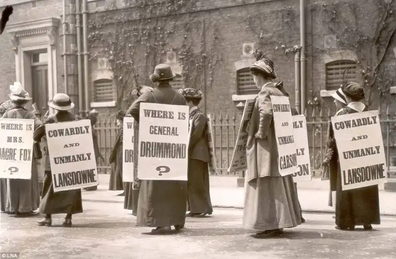 dimostrazione suffragette del 1914