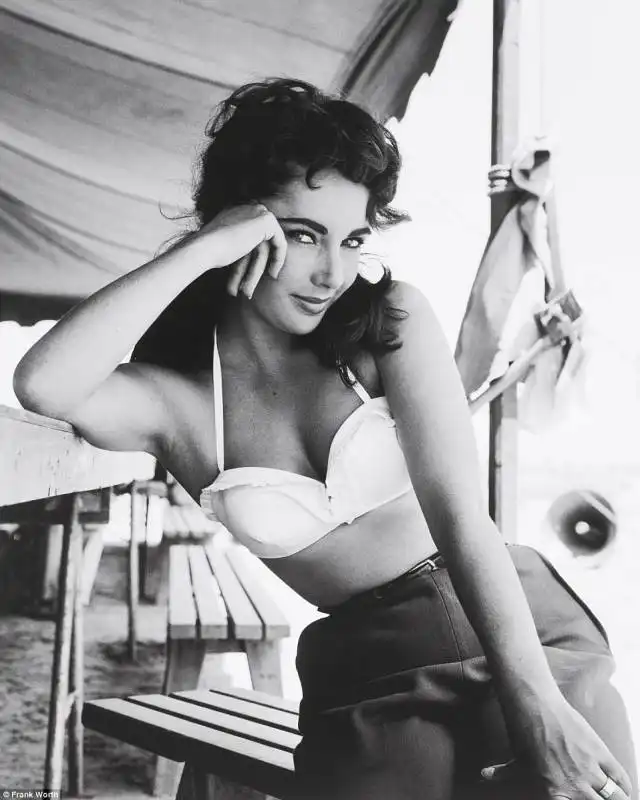 elizabeth taylor fotografata da frank worth