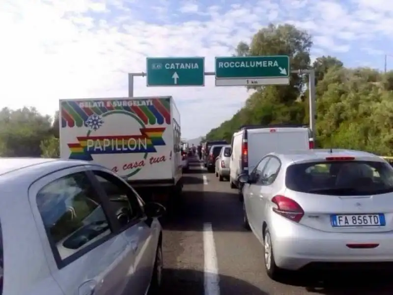 FRANA SULL AUTOSTRADA CATANIA MESSINA 