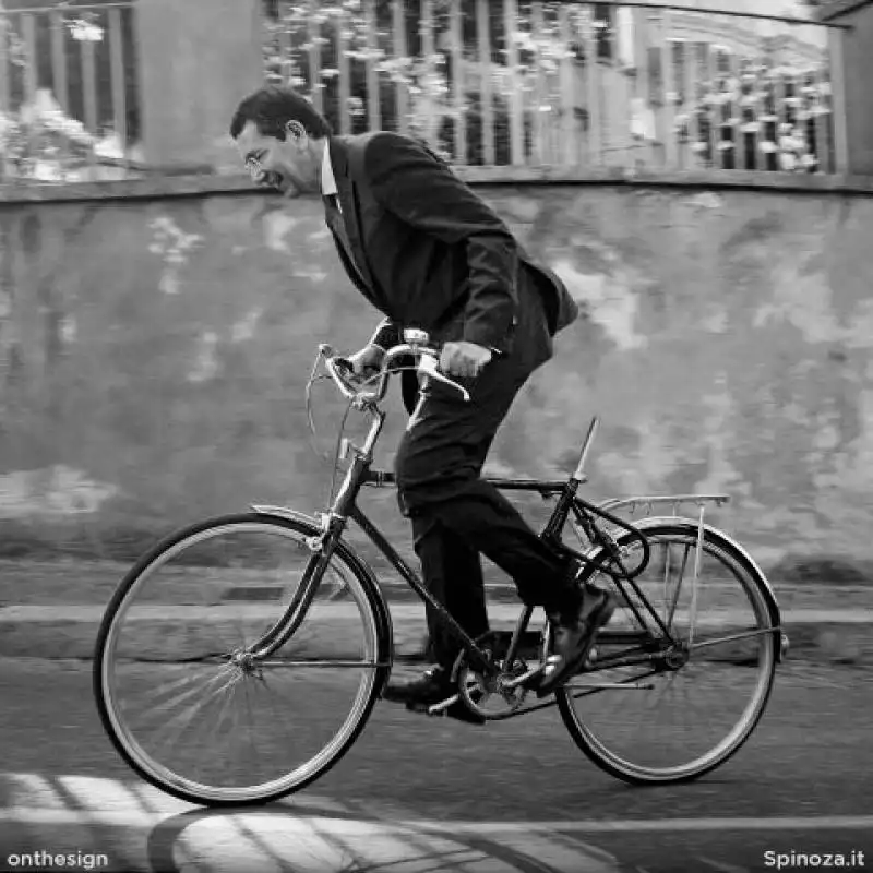 ignazio marino in bici visto da spinoza