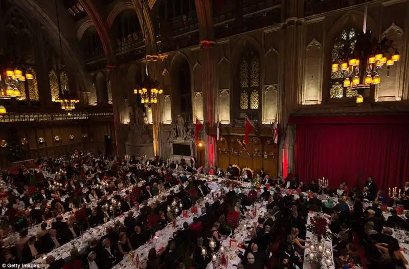 il banchetto nel salone della guildhall di londra