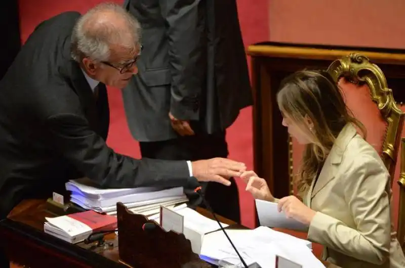 il ministro boschi con il capogruppo pd luigi zanda d7