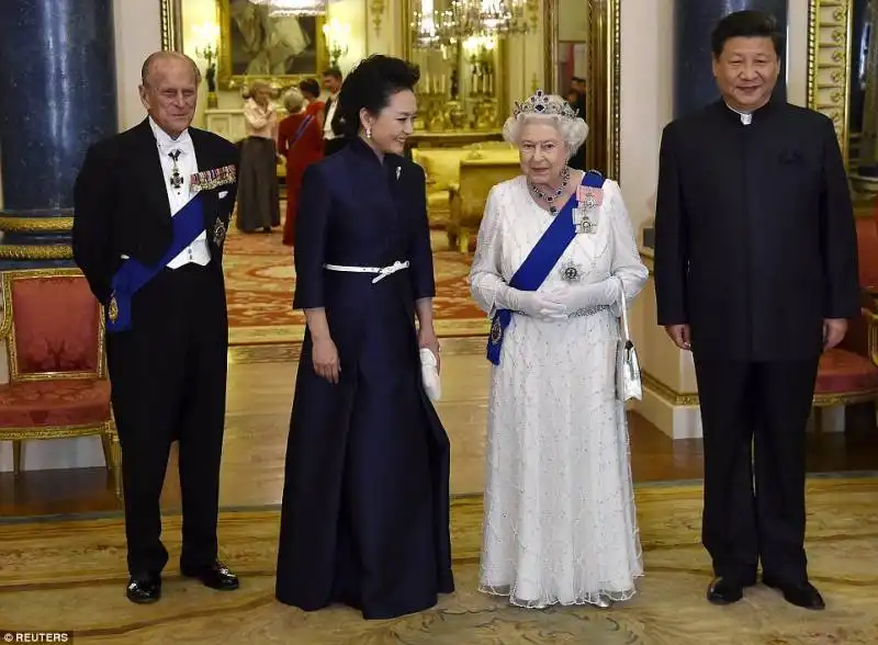 il principe filippo con regina elisabetta   xi jinping e moglie peng liyuan