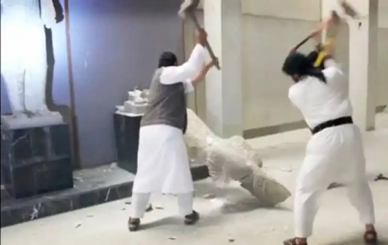 isis distruzione di statue museo mosul 646945