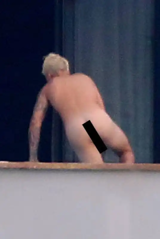 JUSTIN BIEBER NUDO A BORA BORA