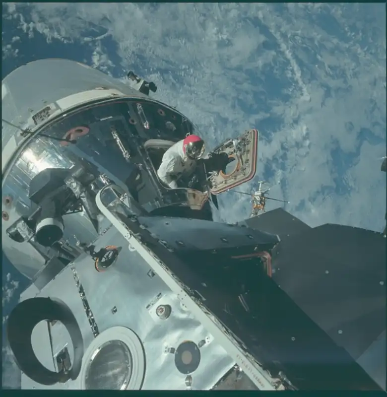 passeggiata spaziale durante missione apollo 9