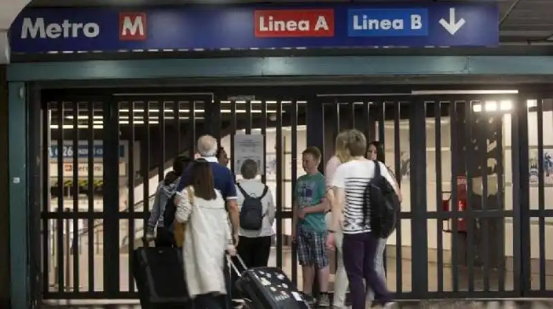 SCIOPERO TRASPORTI ROMA METRO CHIUSE