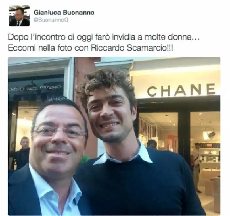 selfie del leghista buonanno con scamarcio