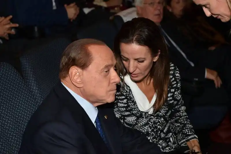 silvio berlusconi ascolta marilu lucrezio