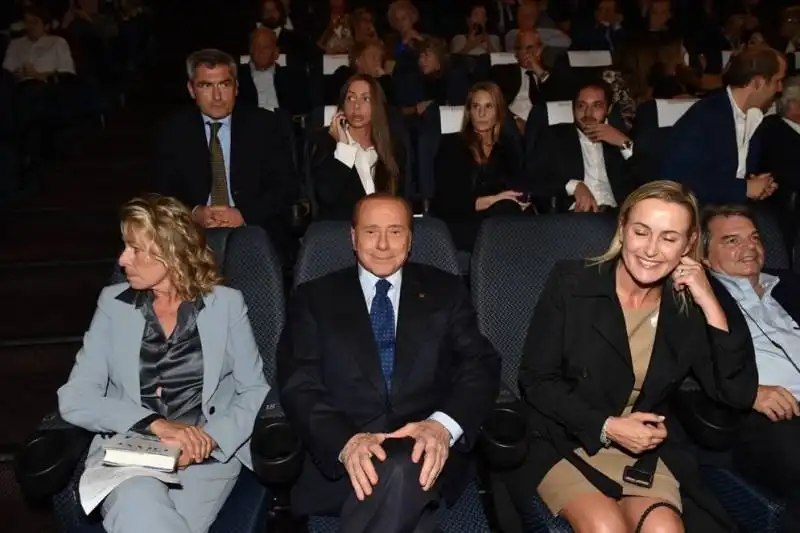 silvio berlusconi con stefania craxi deborah bergamini  maria rosaria rossi e renato brunetta