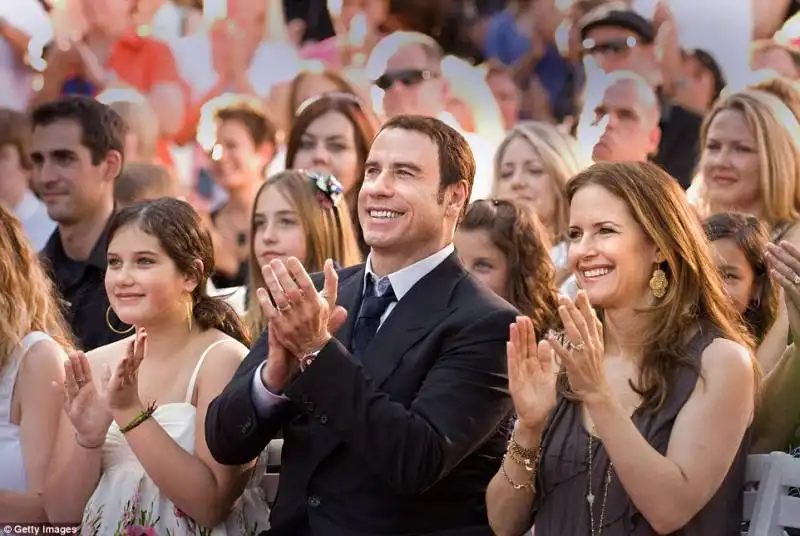 travolta con figlia ella bleu e moglie kelly preston