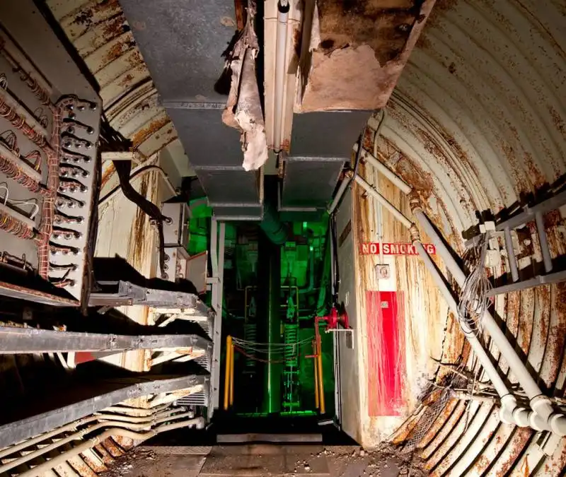 tunnel di accesso a rampa di lancio missili