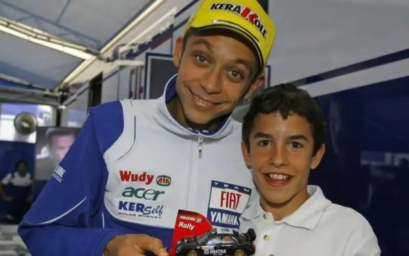 valentino rossi con marc marquez bambino