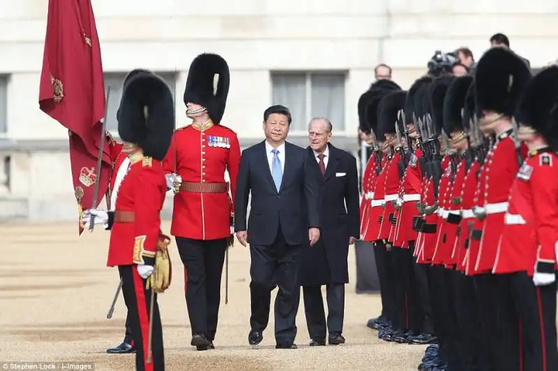 xi jinping seguito dal principe filippo