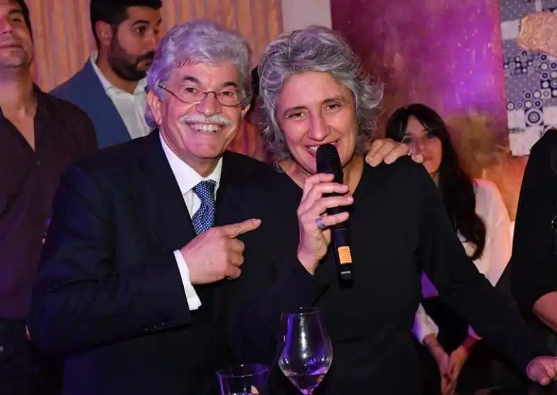 antonio razzi con paola concia in versione canterina