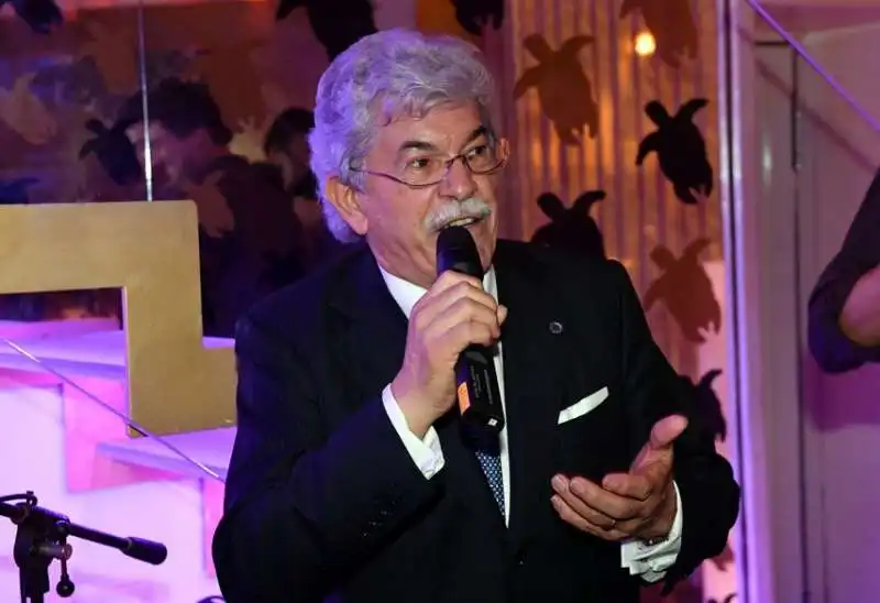 antonio razzi in versione canterina (2)