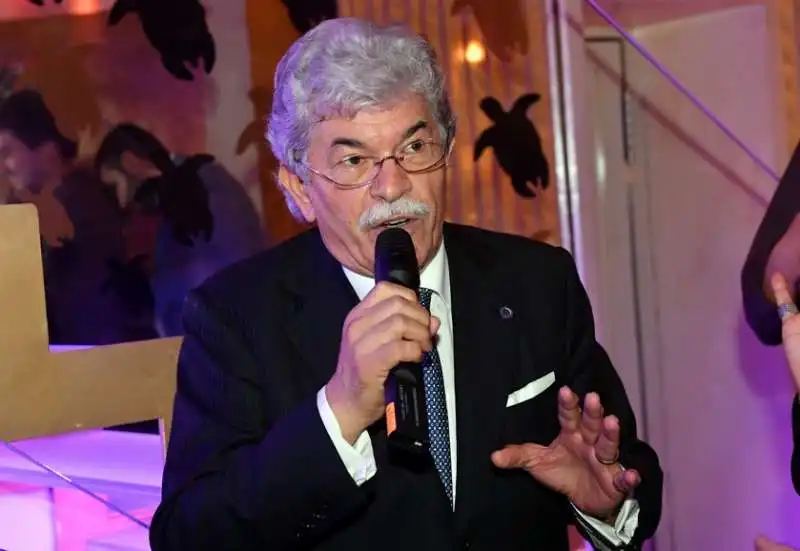 antonio razzi in versione canterina (3)