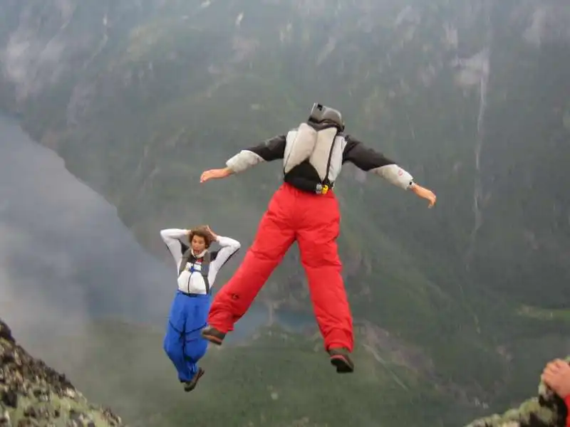 BASE JUMPING