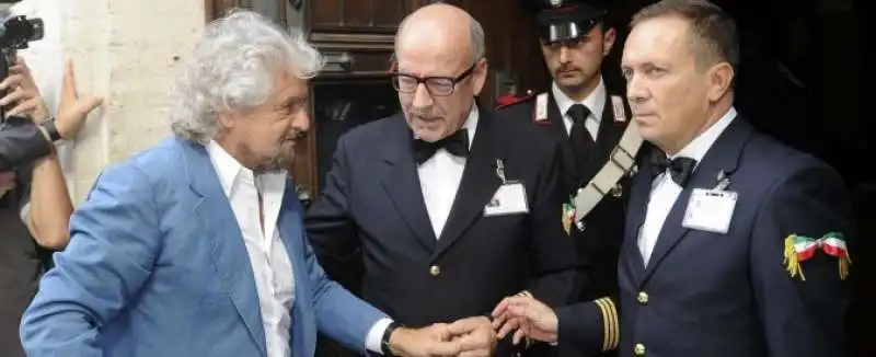 BEPPE GRILLO ALLA CAMERA   