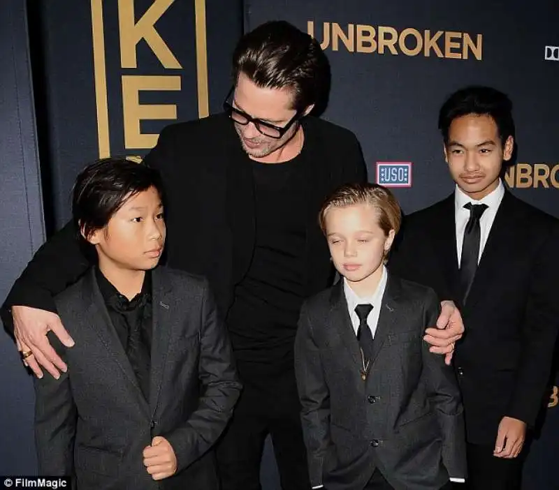 brad pitt con i figli 