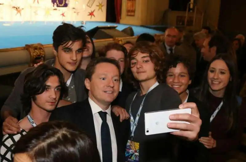 ceccherini selfie con studenti