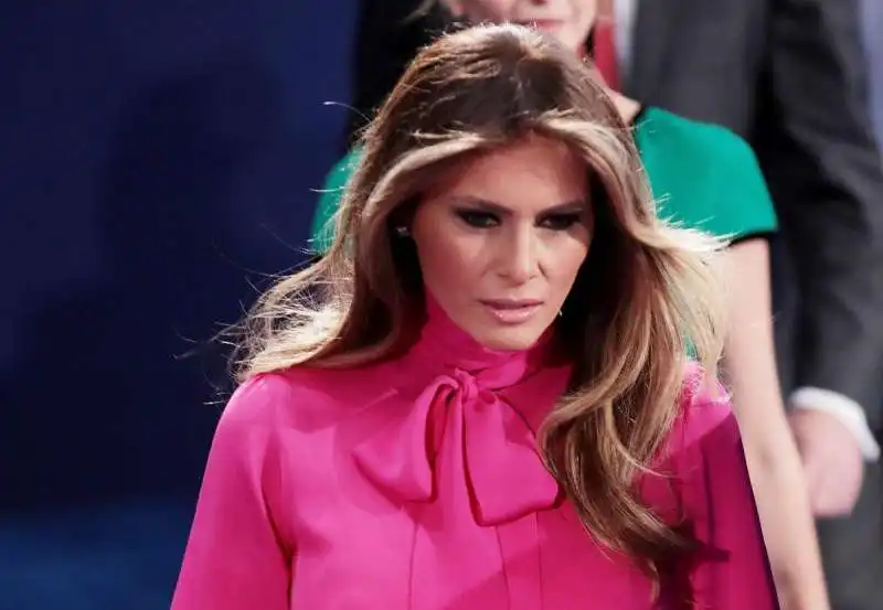 la camicia di  melania trump gucci pussy bow