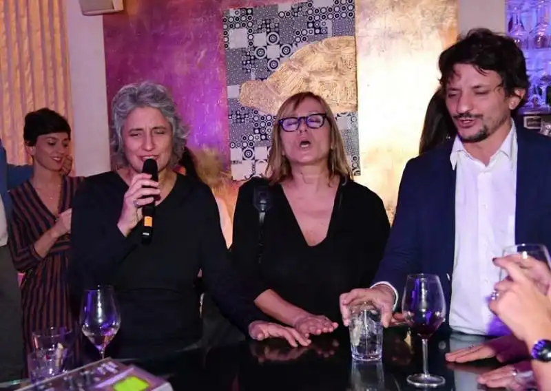 paola concia maria teresa melli e tommasso labate cantano