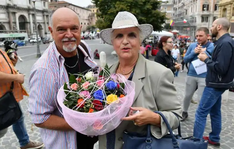 perini roberto consegna i fiori a marialaura annibali futura sposa