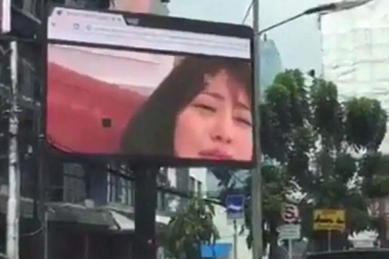 porno sul tabellone di jakarta