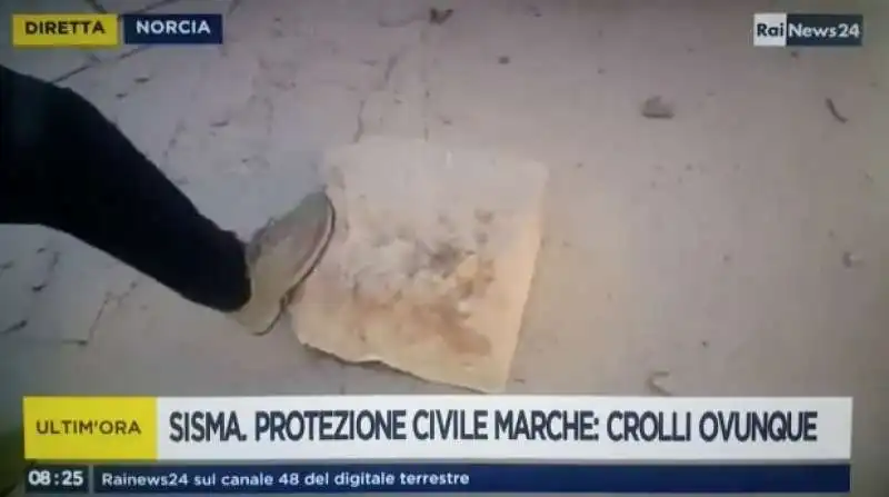 RAINEWS USA LE IMMAGINI DI SKYTG24 PER IL TERREMOTO A NORCIA