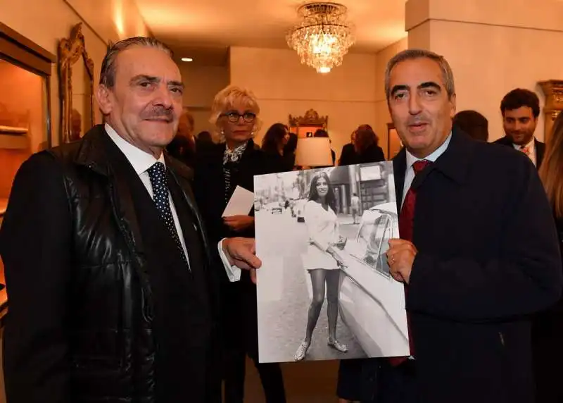 rino barillari e maurizio gasparri con la foto di marisa mell