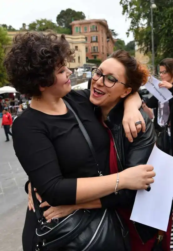 stefania e laura coppia felice