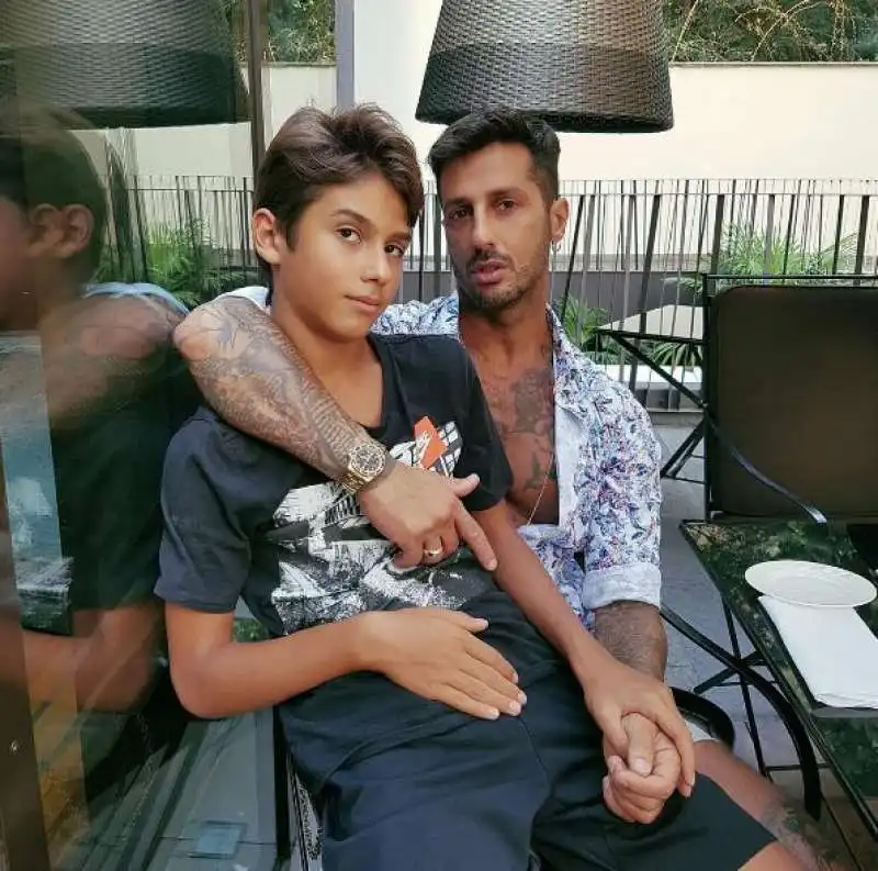 FABRIZIO CORONA CON IL FIGLIO CARLOS