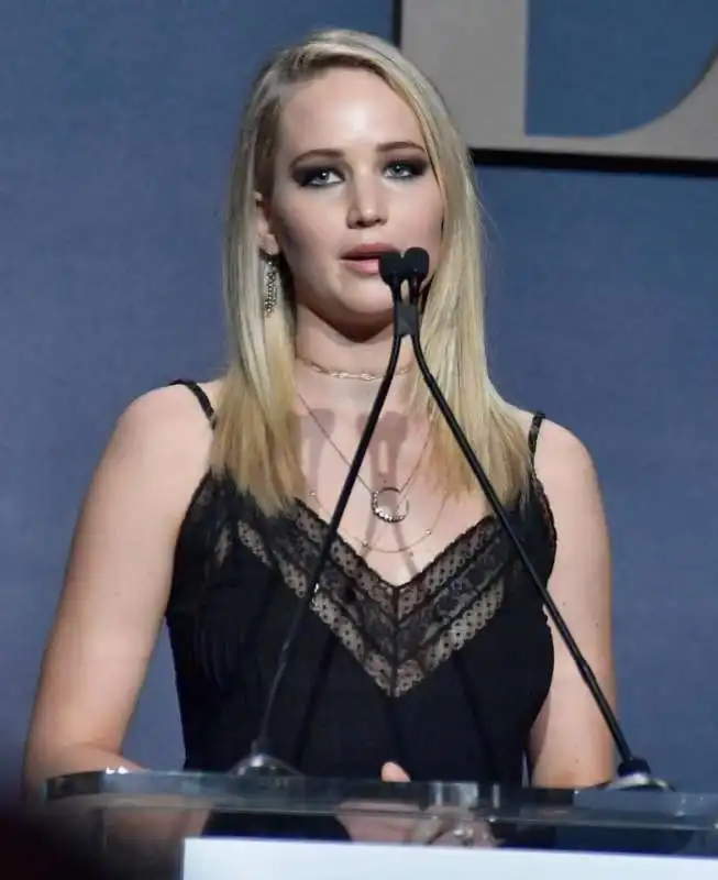 jennifer lawrence elle awards