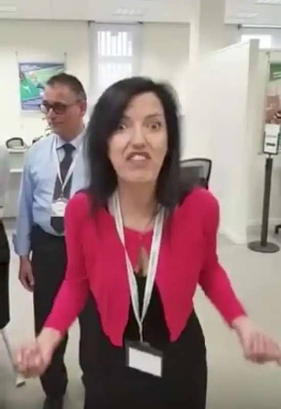 KATIA GHIRARDI NEL VIDEO MOTIVAZIONALE DI BANCA INTESA A CASTIGLIONE DELLE STIVIERE  