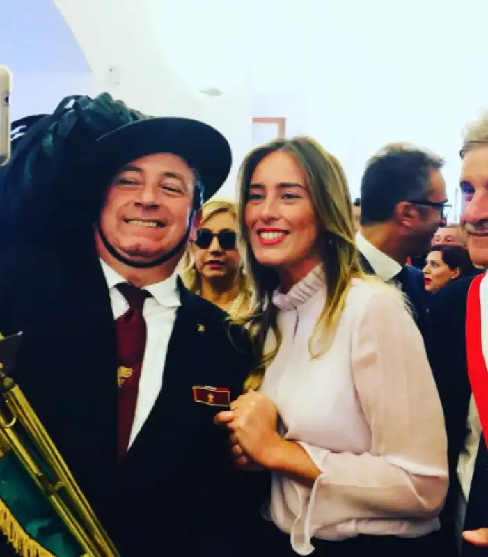 maria elena boschi in sicilia 6