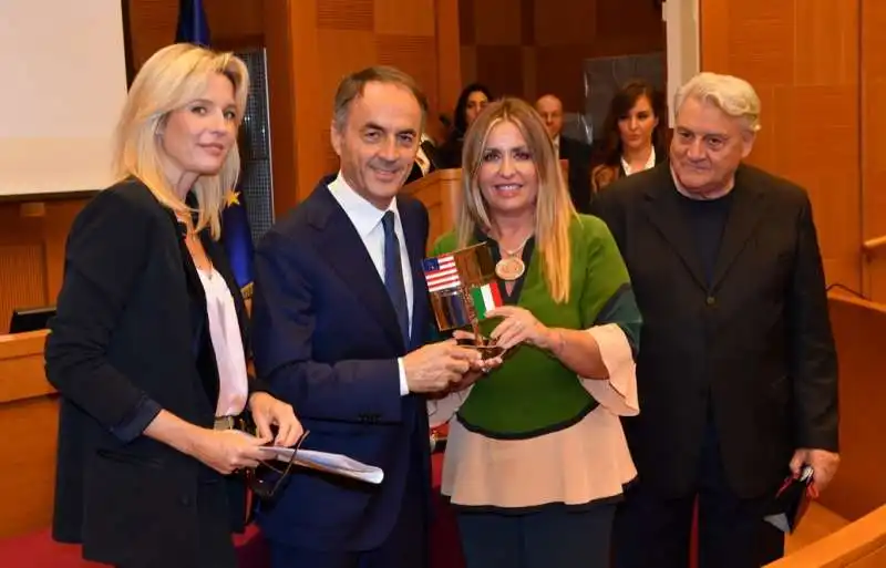 nerio alessandri premiato dall onorevole catia polidori