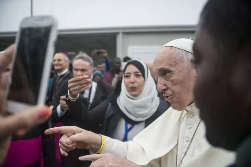 papa bergoglio al centro profughi di bologna