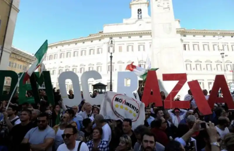 PROTESTA M5S A MONTECITORIO 2