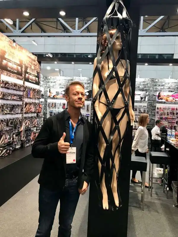 rocco siffredi alla fiera del sesso di berlino  8