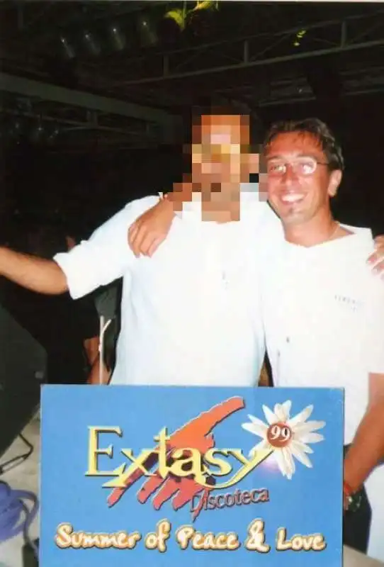 ALFONSO BONAFEDE NEGLI ANNI '90 QUANDO FACEVA IL VOCALIST ALL'EXTASY