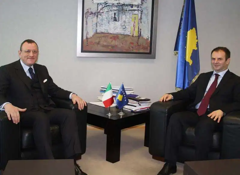 ANDREAS FERRARESE CON IL PREMIER KOSOVARO KUCI